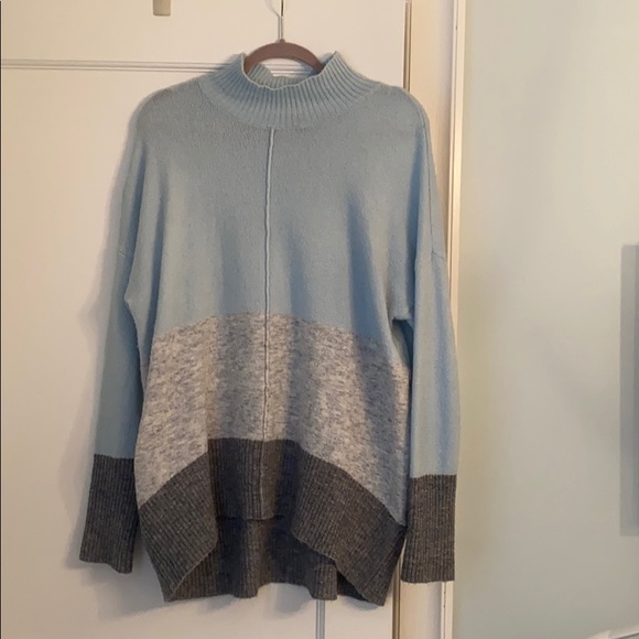 Cute Wintery sweater- almost never worn - Picture 1 of 3